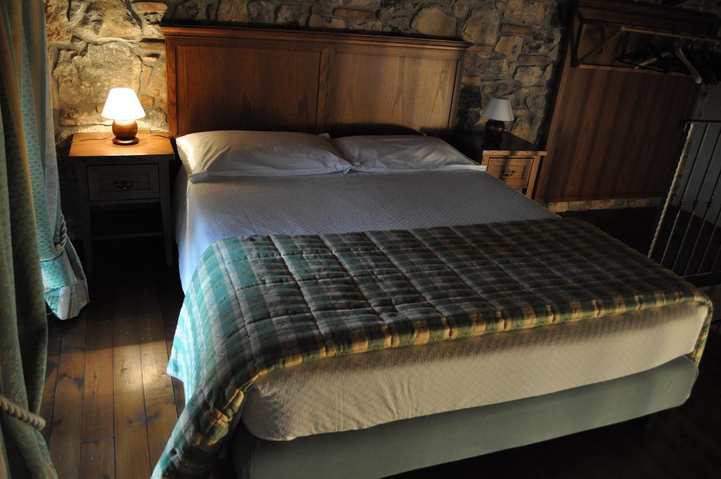 Hostal Cascina Belvedi Clanezzo Habitación foto